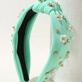 Diadema con nudo verde menta con flores de resina, perlas y pedrería hechas a mano - Verde
