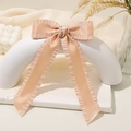 Eleganter apricotrosa Satin-Haarclip mit Schleife, Faltenkanten und langen Bändern - Lh240315-7g