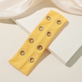 Diadema elástica amarilla estilo punk con ocho ojales metálicos plateados brillantes - Amarillo