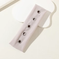 Hellviolettes elastisches Stirnband mit fünf silbernen Metallösen auf Strickstoff - Altrosa