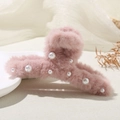 Pinza para el pelo de peluche rosa con perlas elegantes para peinados y moños - Rosa