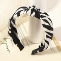 Diadema con nudo a la moda con estampado de cebra en tela blanca y negra para mujer - Estilo Anudado / Estampado de Cebra
