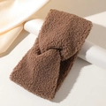 Diadema cruzada de felpa marrón oscuro hecha de tejido térmico suave para mujer - Tostado
