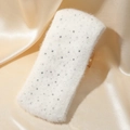 Eleganter weißer Stirnband aus Nerzimitat mit glitzernden silbernen Strasssteinen - Weiß