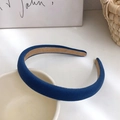 Gepolstertes blaues Samt Stirnband mit rutschfestem Futter für Styling und Gesichtswäsche - Samtblau