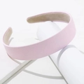 Eleganter hellrosa Satin-Haarreif für Damen mit rutschfester brauner Samt-Innenseite - Schlichtes Rosa Und Lila