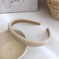 Gepolsterter beige Samt-Haarreif für Damen mit rutschfestem Futter und elegantem Design - Samtreis