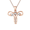 Collier utérus en or rose avec zircon en forme de cœur et perles sur fond blanc - Or rose
