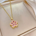 Collier fleur de cerisier doré avec pierres roses en forme de poire et zircons - Collier / Collier Rose