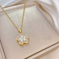 Collier élégant fleur de cerisier doré avec pendentif en zircon étincelant - Collier Blanc