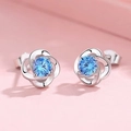 Detail of flower stud earrings with four-petal silver design and blue round gemstone - Blue Zircon Style / Blue