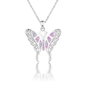 Detailansicht des Schmetterlingsanhängers mit lila Inlay und silberfarbener Halskette - Rosa