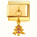 Detail eines italienischen goldenen Modular-Charms mit Weihnachtsbaum und lila Steinen - Goldener Weihnachtsbaum Pink CZ (4754)