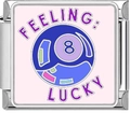 Λεπτομερής macro λήψη ιταλικού charm με σχέδιο Feeling Lucky και τον αριθμό 8 - feeling lucky(5020)