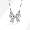 Zilveren strik ketting met sprankelende driehoekige stenen en micro-zirkonia kristallen - 925 zilver / Platina