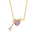 Detailansicht der Goldkette mit lila Herz-Kristall und Schleife mit Tropfenanhänger - 18K Gold (Rosa Zirkonia)
