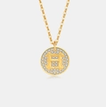 Detail van een goudkleurige ketting met H-letter hanger en sprankelende kristallen - 925 zilver / 18K Goud (Letter H)