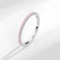 Bague minimaliste en argent sterling S925 avec une rangée de cristaux ronds roses - Taille 10 / Platine (Zirconia Rose)