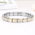 Details eines italienischen Edelstahl-Charm-Armbands mit goldenem Rautenmuster - Goldener Diamant (1275)