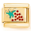 Makroaufnahme eines italienischen Charm-Links mit goldenem Erdbeermuster und roten Punkten - Gold Große Erdbeere (2565)