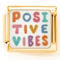 Detailansicht eines goldenen Edelstahl-Glieds mit Positive Vibes Schriftzug und Herz - Gold POSI TIVE (2574)
