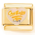 Detail eines Goldkettenarmbands mit pinkem Emailleherz und Cry Baby Schriftzug - Gold Rosa Cry Baby (2575)