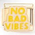Maglia per bracciale italiano finitura oro con scritta No Bad Vibes su sfondo bianco - Slogan NO BAD VIBES (2878)