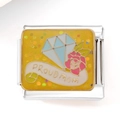 Dettaglio maglia charm italiano con glitter gialli, rosa e testo inciso Proud Mom - Stile Fiore Di Diamante Mamma Orgogliosa (3235)