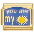 Detail eines goldenen modularen Armbandglieds mit blauem Sonnendesign und 'you are my' Text - YOU ARE MY SUN Gold Design (3426)