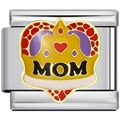 Primer plano detallado de un abalorio de corazón de acero inoxidable Mom con corona amarilla - Pastel de Corona MOM (3551)