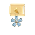 Dettaglio di un ciondolo a fiore dorato con smalto blu e una perla bianca centrale fine - Fiore Tondo Seghettato Blu Oro