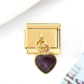 Détail d'un maillon modulaire doré de 9mm avec pendentif en pierre violette en cœur - Cœur Violet