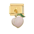 Dettaglio di un ciondolo modulare dorato con pendente a forma di pesca rosa e foglia verde - Pesca Rosa Oro