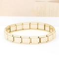 Dettaglio di maglie per bracciale italiano in acciaio dorato con lettera H incisa - Lettera H