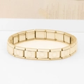 Dettaglio delle maglie del bracciale componibile italiano dorato con scanalature tonde - Lettera O