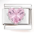 Macro d'une pierre rose en forme de cœur sur un maillon de bracelet italien argenté - 0113 - Zircon Rose