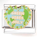 Macro di charm italiano in acciaio con design a cuore terra e scritta Green Vibes Only - GREEN VIBES ONLY Verde (3898)
