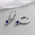 Boucles d'oreilles créoles S925 argent avec pierre bleue foncée et oxydes de zirconium - Ton Platine (Zircone Bleue)