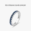 Anello eternity in argento sterling S925 con una fascia di zirconi blu dal taglio tondo - Platino (Zircone Blu)