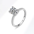 Elegante anello in argento S925 con moissanite a taglio ovale e fascia con pavé - Taglia US 5 / Stile Zirconia Brillante