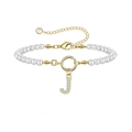 Bracciale di perle con ciondolo a lettera J dorato con zirconi e catena regolabile - Lettera A / Oro