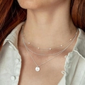 Collier argenté à trois rangs avec perles et pendentif médaille lettre A gravée - Lettre A / Argent