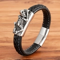 Herren Punk Armband aus schwarzem Leder mit Silberschädel und Stahl-Magnetverschluss - 19cm / Skelett Stil (BXG2134)