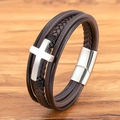 Bruine gelaagde leren herenarmband met een gepolijst zilverkleurig metalen kruisornament - Size 19 / Stalen Sluiting Bruin Leer