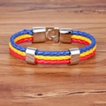 Bracelet tressé en cuir bleu, jaune, rouge avec fermoir en acier inoxydable argenté - Roumanie