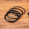 Set aus vier schwarzen Lederarmbändern mit gunmetal Magnetverschluss auf Holzgrund - 3mm Stil / 17cm / Schwarz