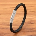 Gevlochten zwarte lederen armband met zilveren metalen sluiting op houten decor - 19cm / Stalen Sluiting Zwart Leer