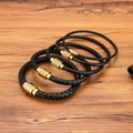 Set aus vier schwarzen Lederarmbändern mit polierten goldenen Magnetverschlüssen für Herren - 17cm / Mikrogröße (3mm) / Gold