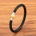 Bracciale da uomo in pelle nera intrecciata con perla dorata satinata e chiusura argento - Pelle nera con chiusura in oro