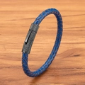 Gevlochten leren armband in blauw met een getextureerde zwarte metalen sluiting - Zwarte Sluiting Blauw Leer